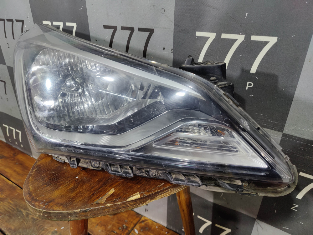 Фара правая Hyundai Solaris 1 (RB) 14-17 Б/У Оригинал 921024L600
