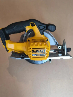 Аккумуляторная дисковая пила Dewalt DCS391N