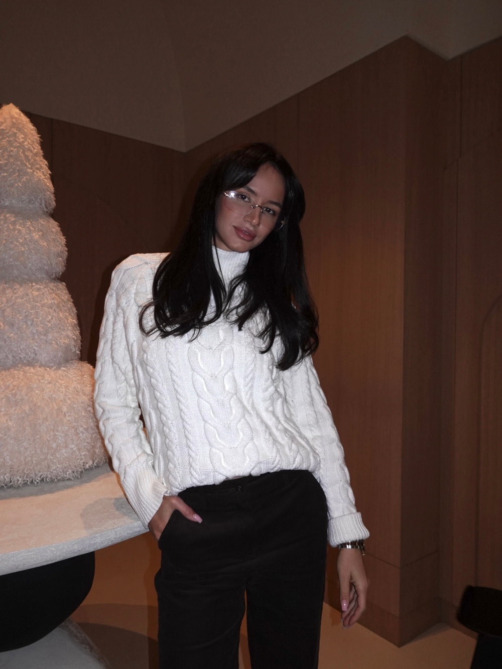 Свитер с косами