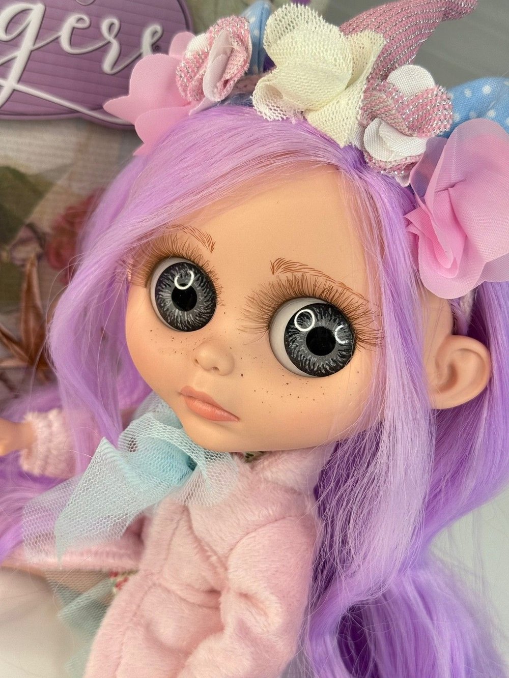 Кукла BERJUAN виниловая 32см BIGGERS Avril Smith (24012)