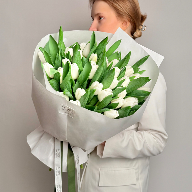 Монобукет из белых тюльпанов