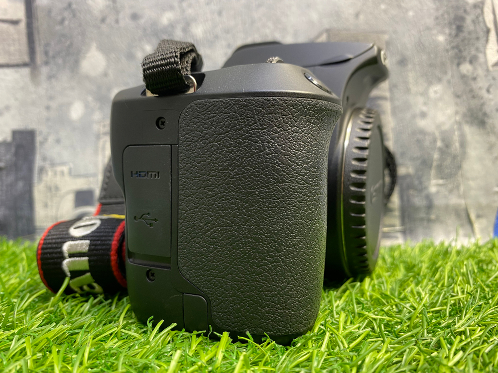 Canon 250D + 18-55mm (1000 кадров) Покупка/Продажа