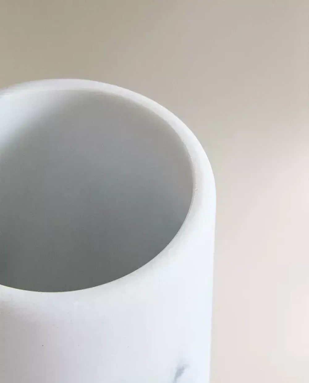 ZARA HOME СТАКАН ДЛЯ ЗУБНЫХ ЩЕТОК С МРАМОРНЫМ УЗОРОМ, СЕРЫЙ