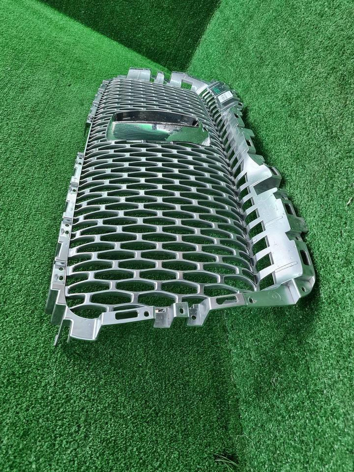 Решетка радиатора Lincoln Navigator 4 (2017-2022)