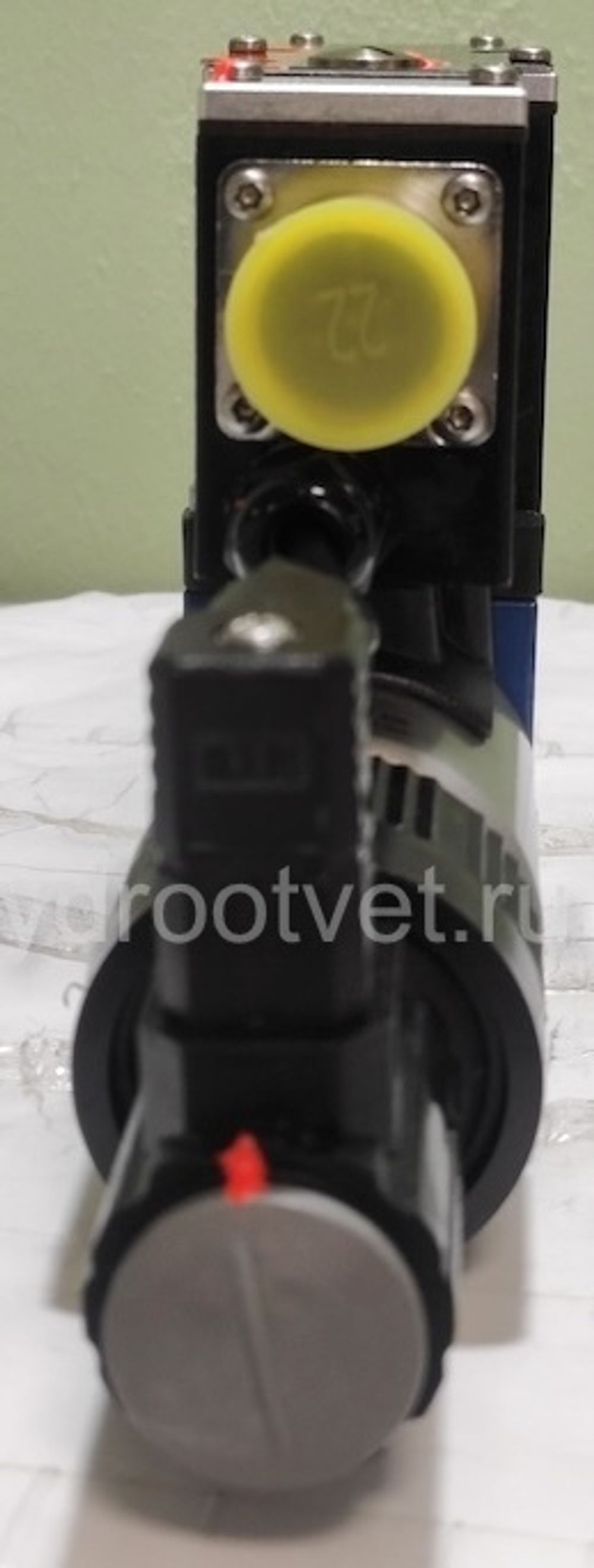 4WREE6E1-08-2X/G24K31/A1V - Пропорциональный распределитель с обратной связью по положению золотника со встроенным усилителем Ду6, A1 = ±10 В, номинальный расход 8 л/мин, схема E1-