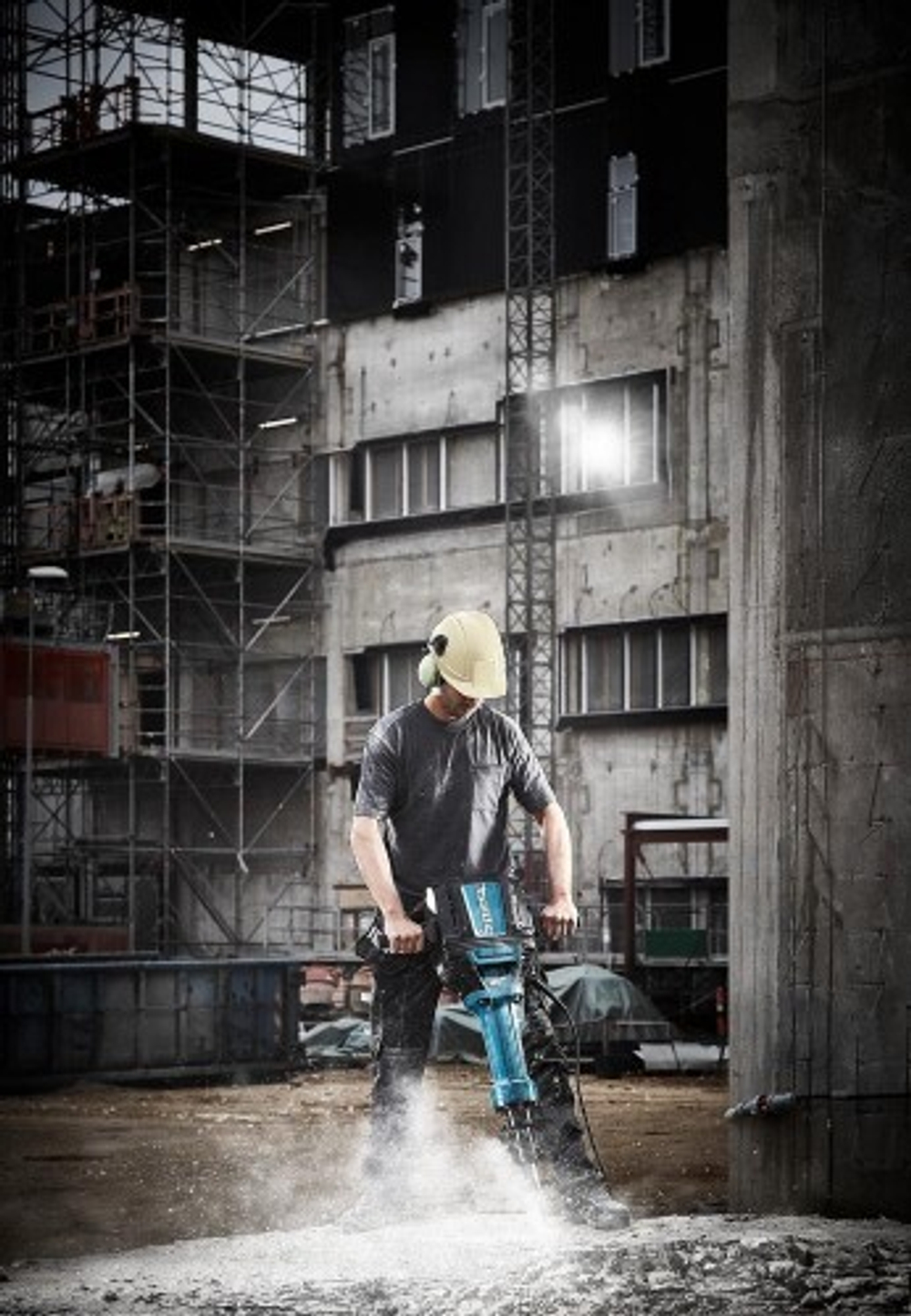 Молот ударный сетевой MAKITA HM 1812 HM1812