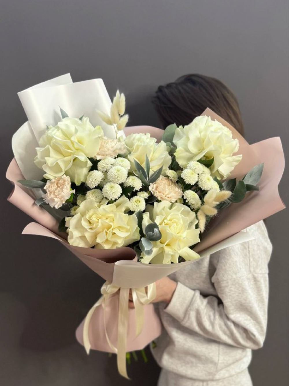 Авторский букет с 5 французскими розами сорта "Мондиаль"