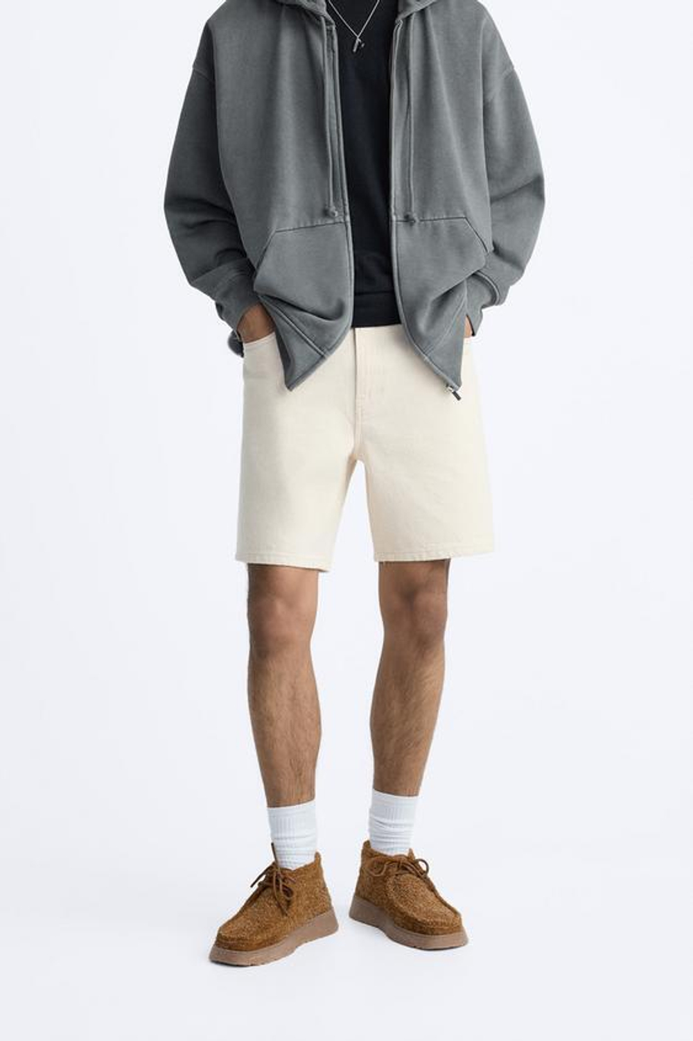 ZARA ЦВЕТНЫЕ ДЖИНСОВЫЕ ШОРТЫ, ЖЕЛТОВАТО-БЕЛЫЙ