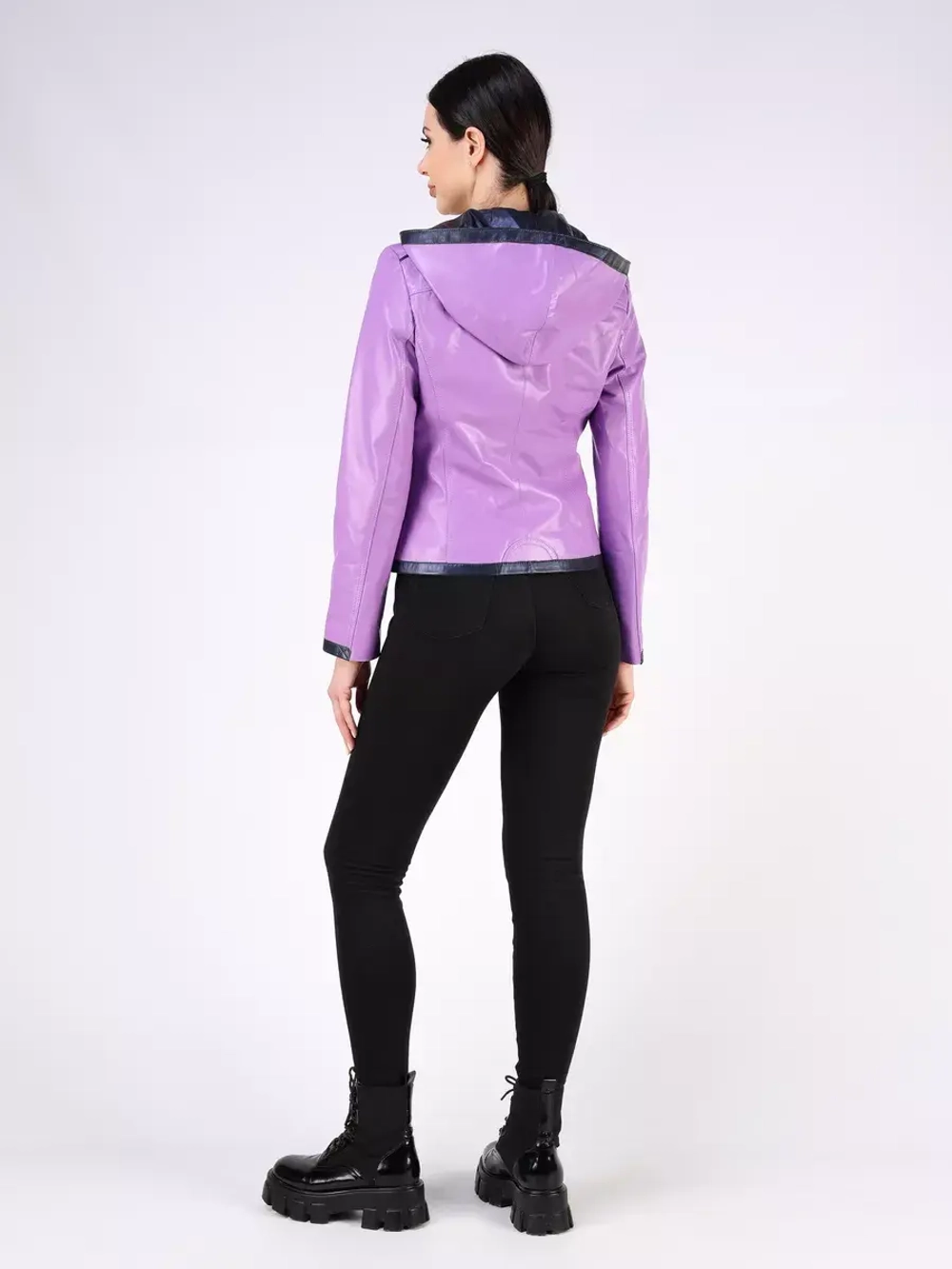 Кожаная куртка демисезонная с капюшоном