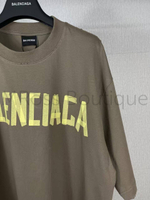 Женская футболка Balenciaga коричневого цвета с надписью