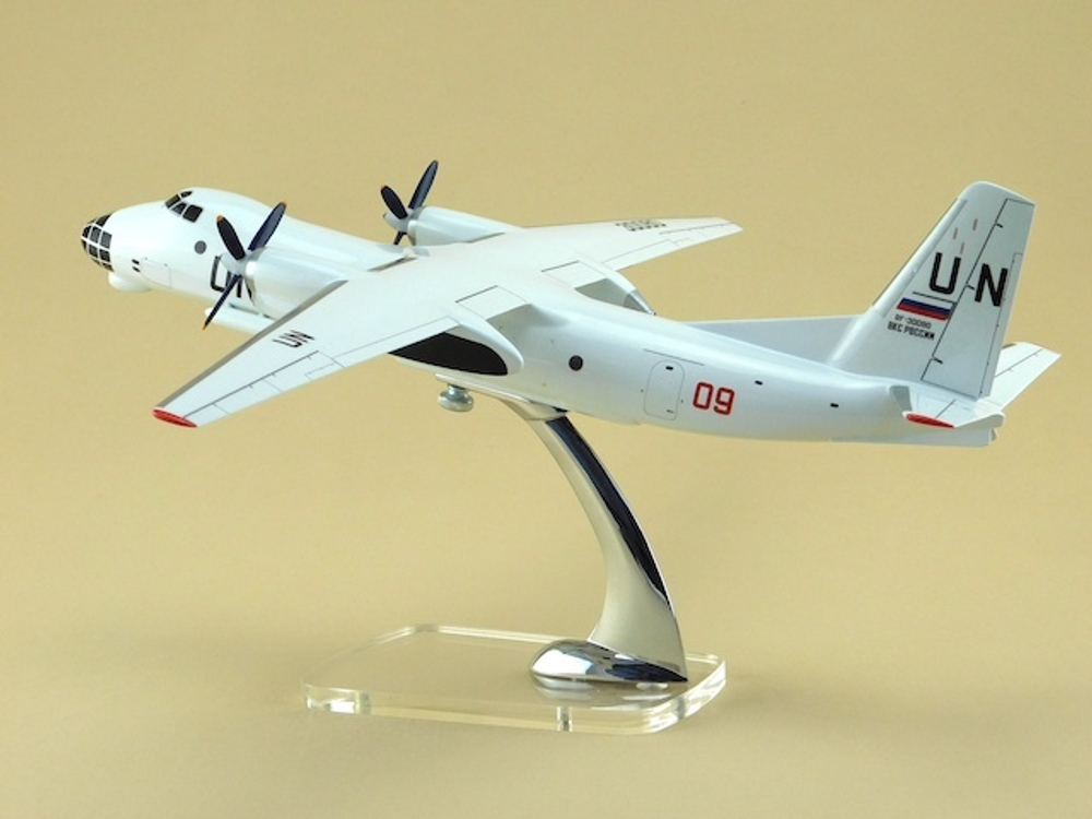 Модель самолета Ан-30 (М1:72, UN)