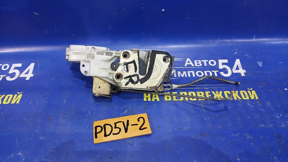 Замок двери передней правой MITSUBISHI DELICA 1998