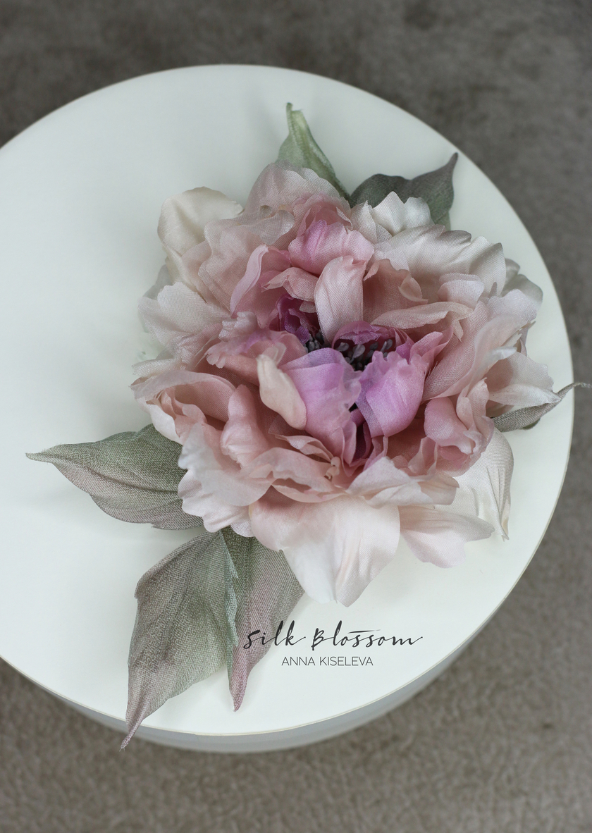 Брошь Винтажная роза из шелка