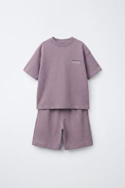 ZARA КОМПЛЕКТ ИЗ ФУТБОЛКИ И ШОРТОВ ИЗ ИНТЕРЛОКА, ЦВЕТ МАЛЬВЫ