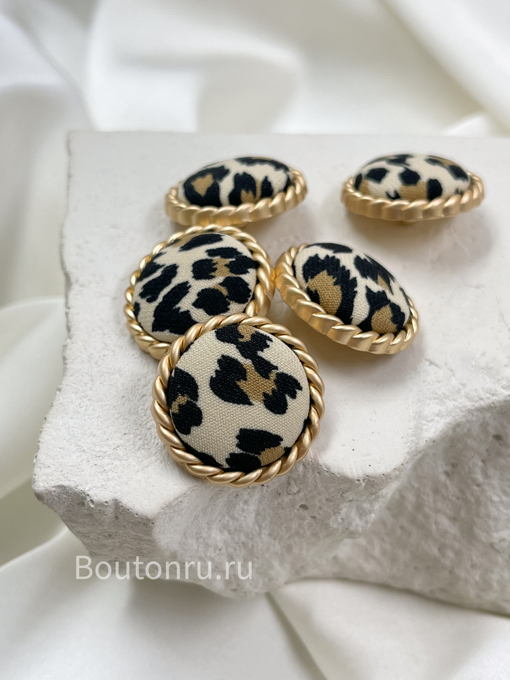 Пуговицы золотистые леопардовые текстильные