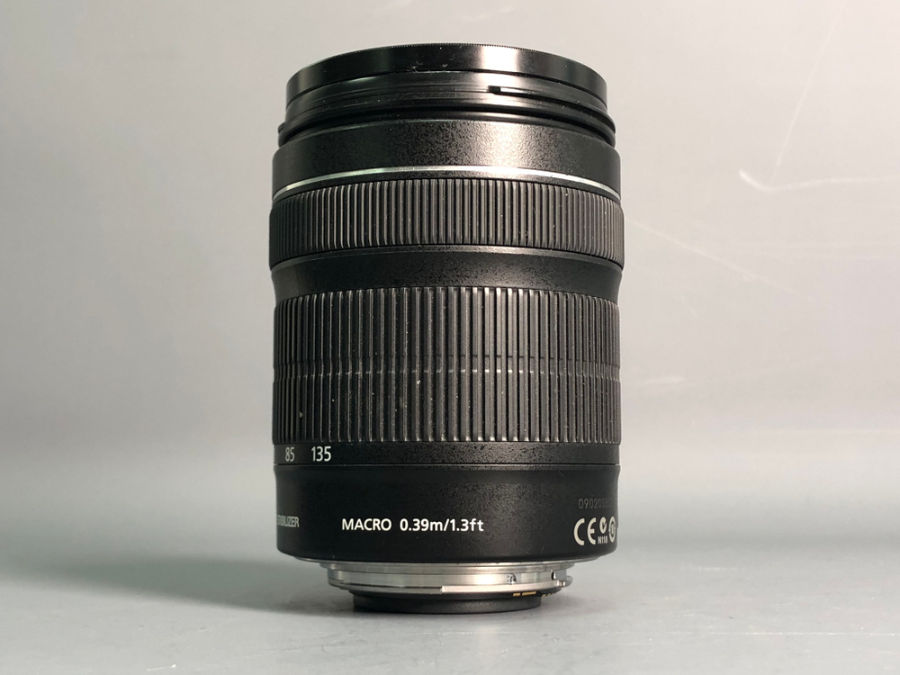 Canon 18-135mm IS STM царапка на передней линзе