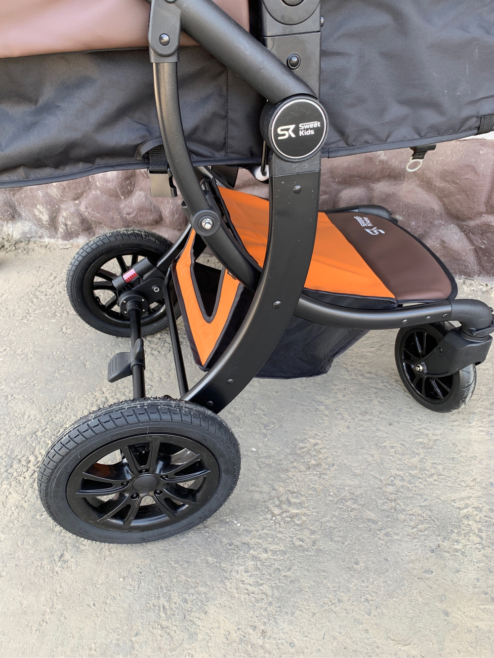 Коляска-трансформер Sweet Kids 608 2в1 Коричневая на черной раме