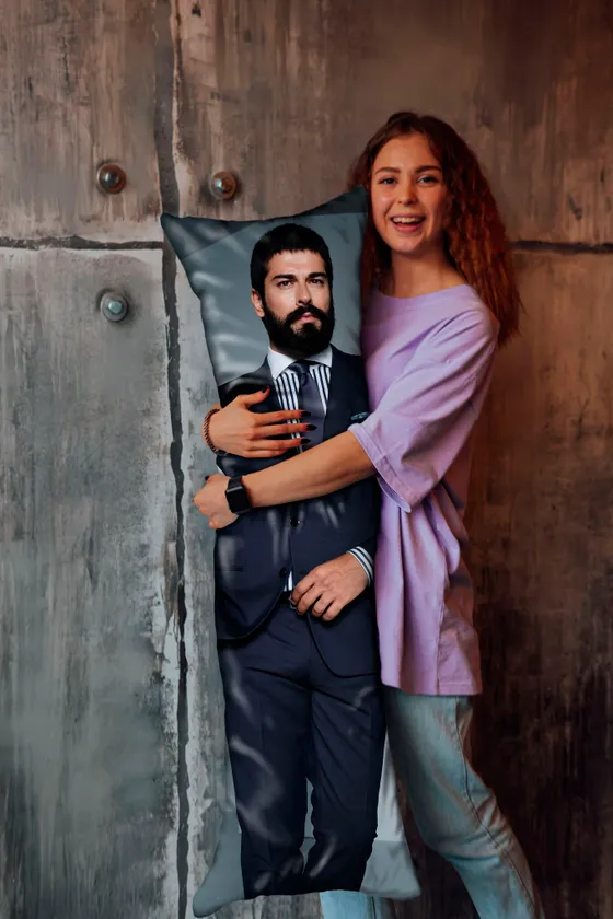 Дакимакура Бурак Озчивит