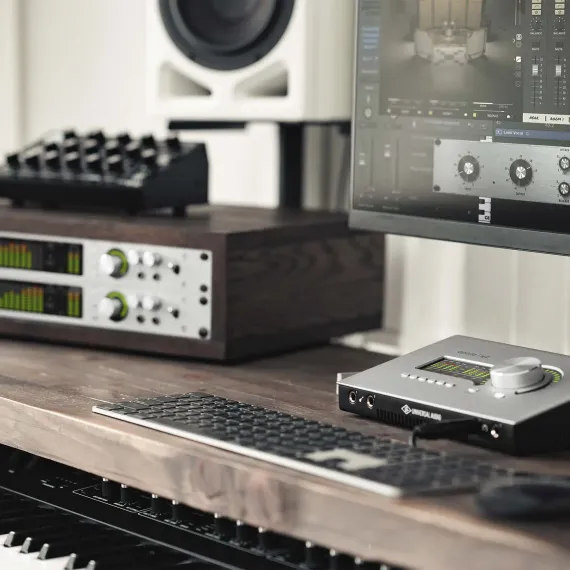 Universal Audio Apollo x4 Gen 2 Essentials+ Edition Silver