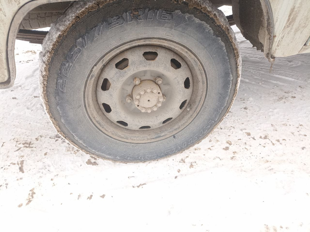 UAZ 3909* Грузопассажирский 390995 (Грузопассажирский, 4+1 мест, без ABS, Бензиновый, 2,7 л, 112 л.с