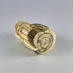 Статуэтка нэцкэ Рыбак корзиной рыбы и посохом