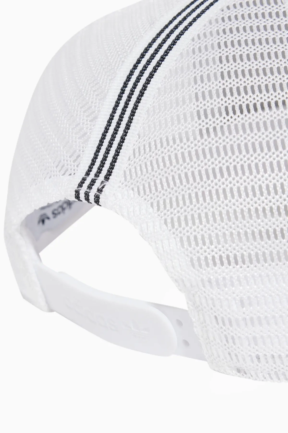 Кепка adidas Curved Trucker - белый