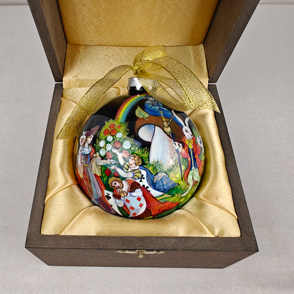 Шар новогодний с круговой росписью Палех "Алиса в стране чудес-3" в футляре