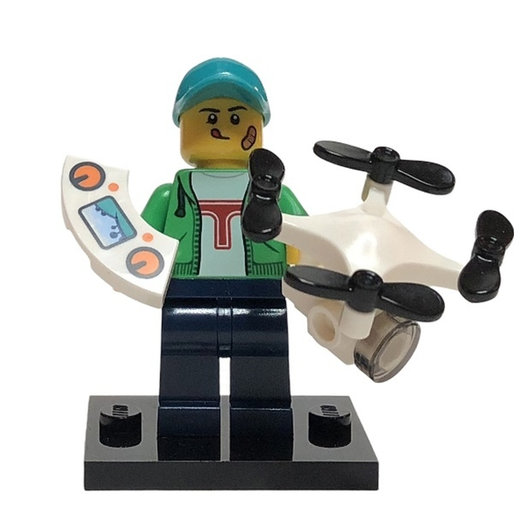 Мальчик с дроном 71027 col20-16