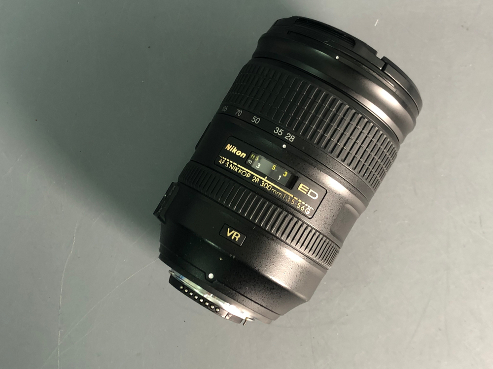 Nikon 28-300mm 3.5-5.6G ED VR AF-S Nikkor