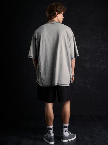 Серая оверсайз футболка с вывернутыми швами
