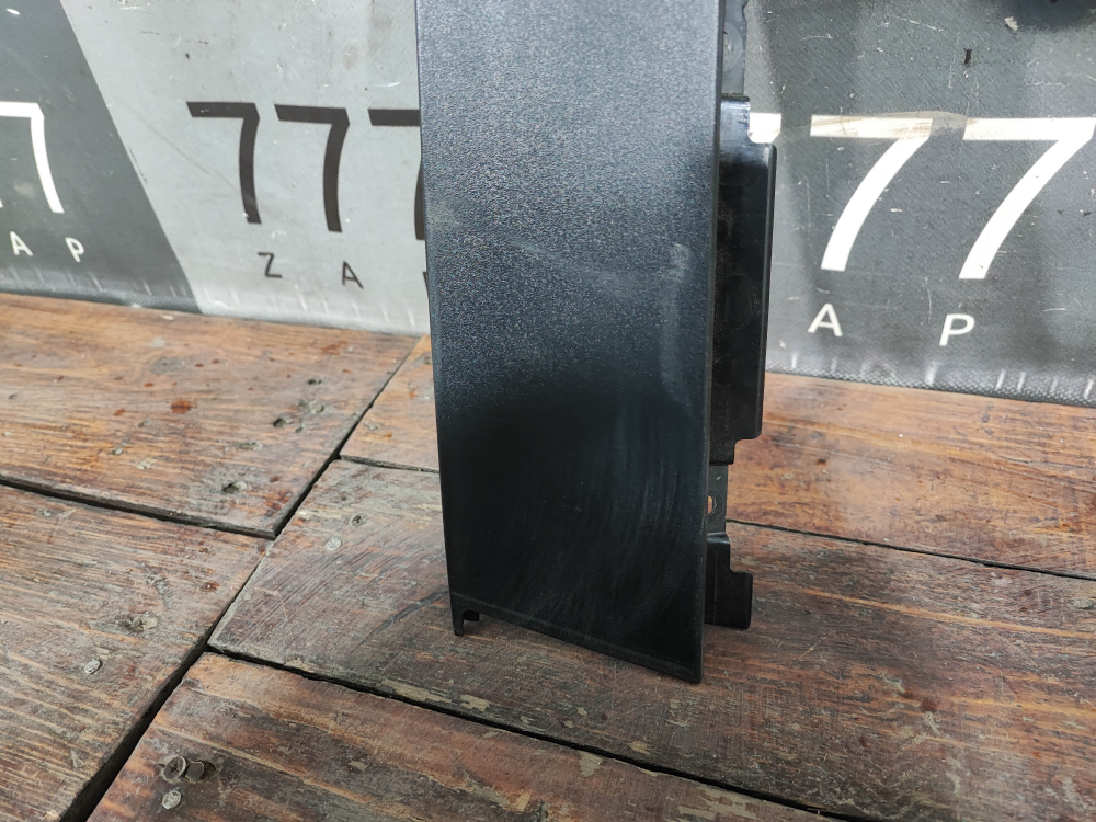 Накладка двери передней правой Kia Carnival 4 (KA4) 20-нв Б/У Оригинал 82260R0000