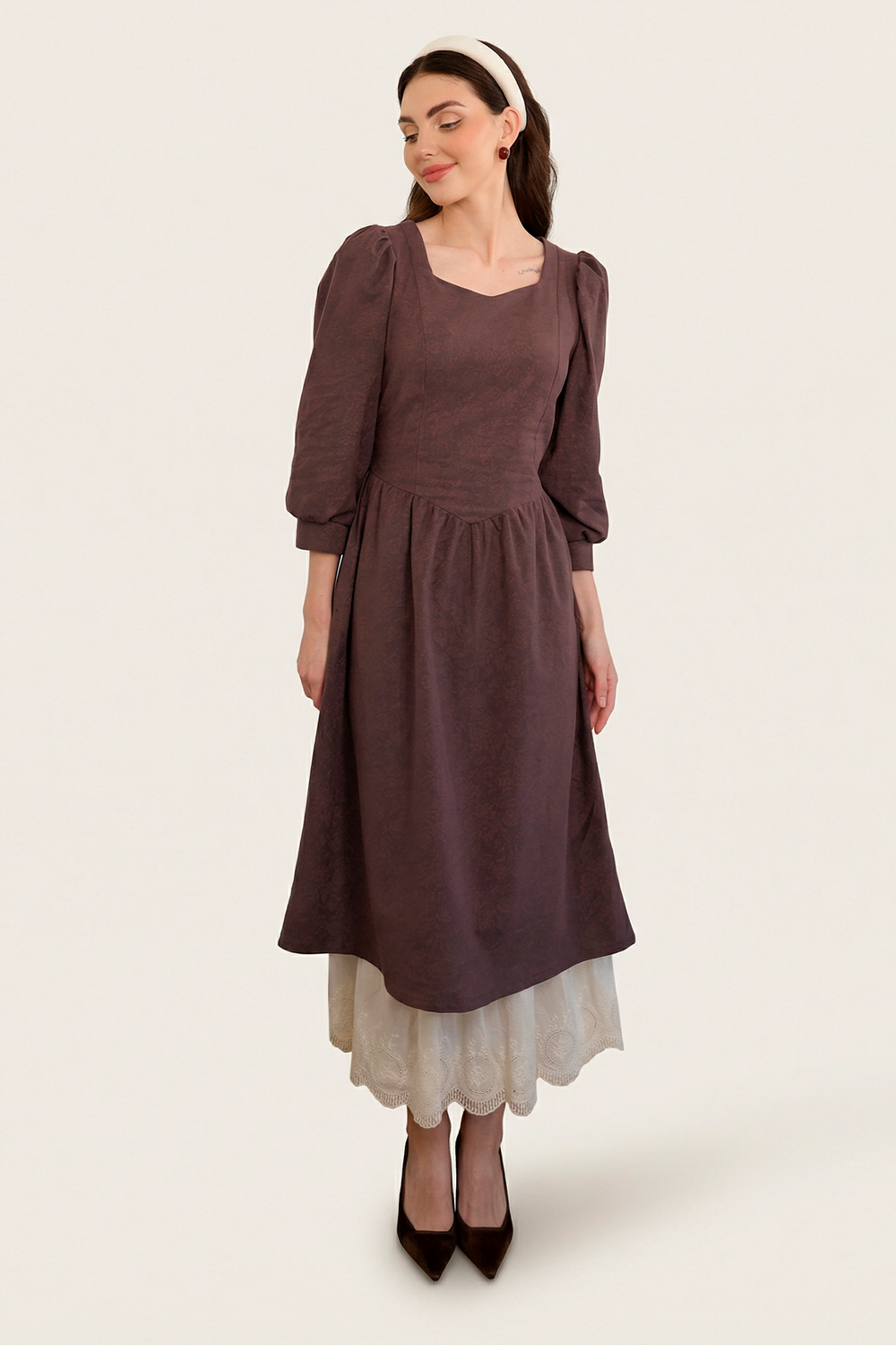 Платье с вырезом-сердечко