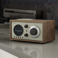 Tivoli Model One+ Бежевый/Орех [Classic Walnut] — радиоприемник