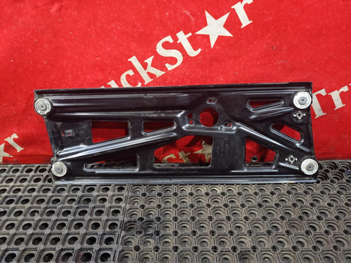 Стеклоподъемник правый 2018г