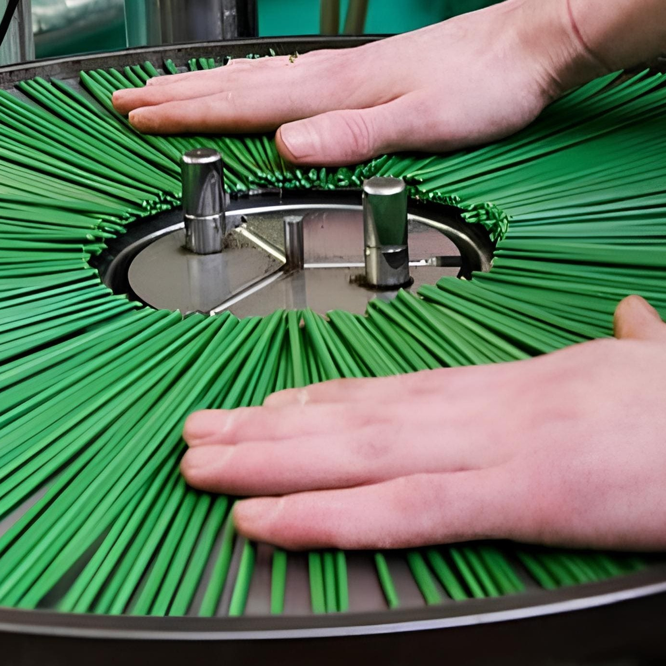 Как подобрать щеточные диски для коммунальной техники: размеры и материалы