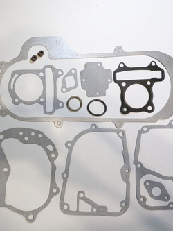 - Полный комплект прокладок для двигателя 139QMB скутера