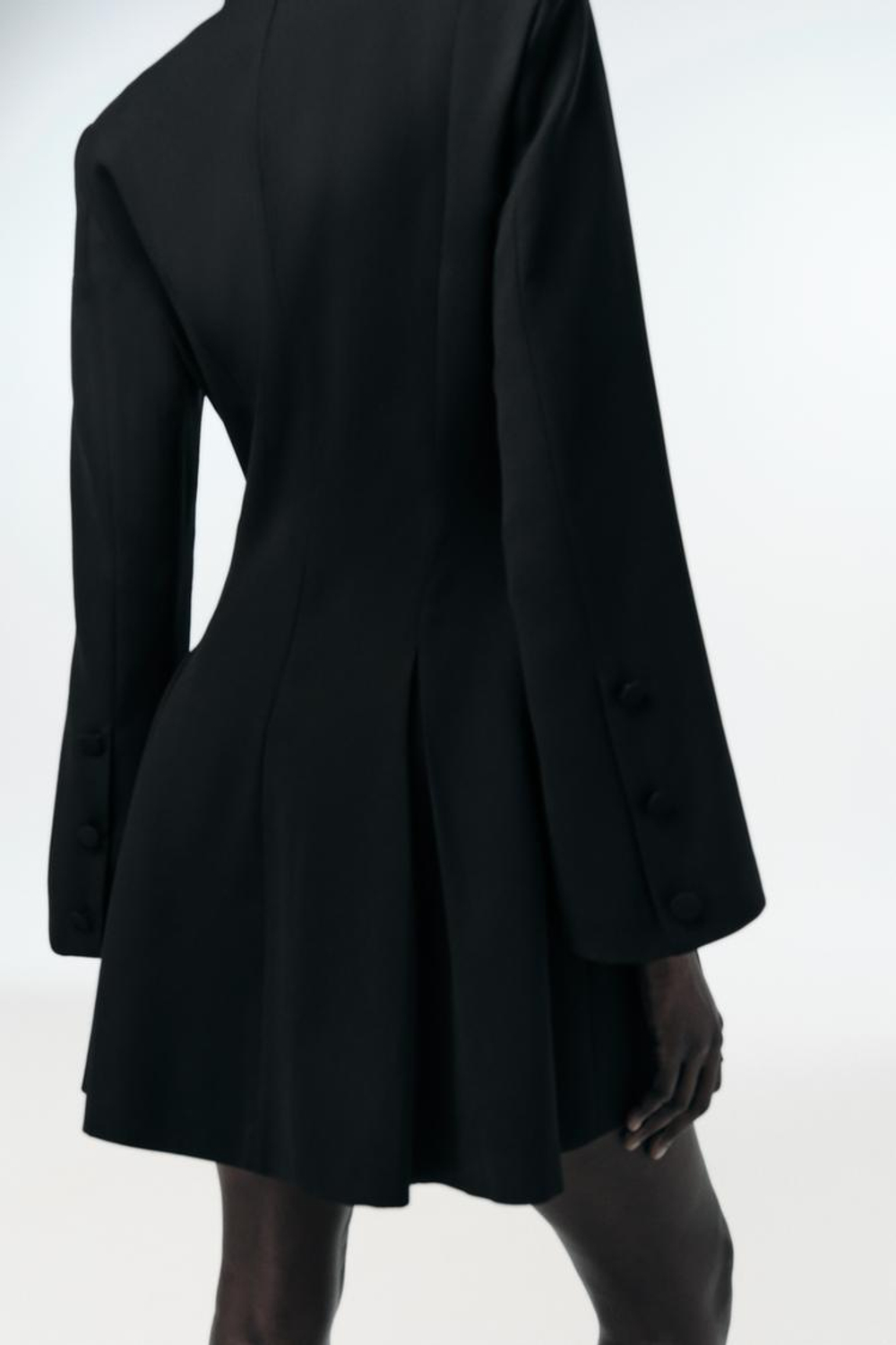 ZARA МИНИ-ПЛАТЬЕ С ПОДПЛЕЧНИКАМИ, ЧЕРНЫЙ