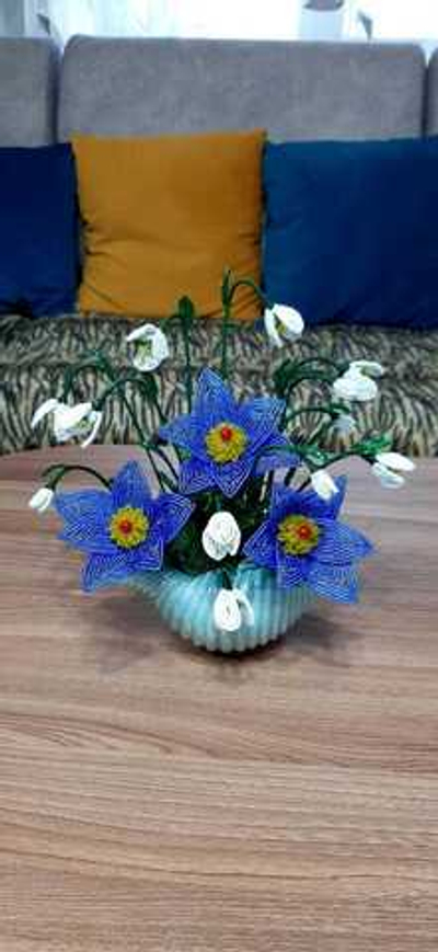 Композиция Весна из бисера 25см