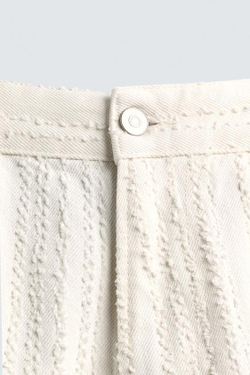 ZARA ДЖИНСЫ В ПОЛОСКУ С РЕЛЬЕФНЫМ УЗОРОМ, ЖЕЛТОВАТО-БЕЛЫЙ