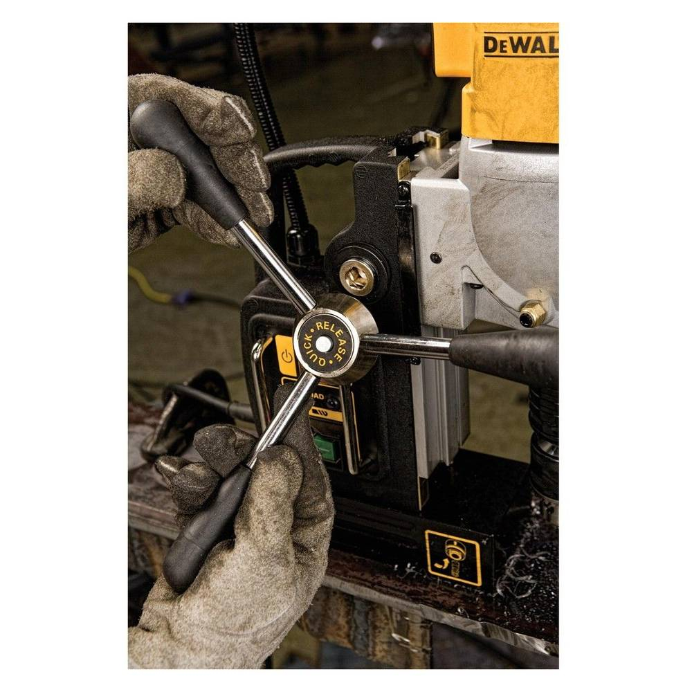 Станок сверлильный DeWalt DWE1622K-IN