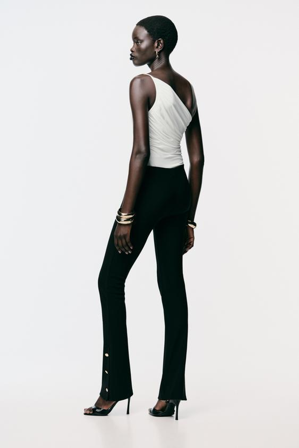 ZARA ЛЕГИНСЫ FLARE С ПУГОВИЦАМИ СНИЗУ, ЧЕРНЫЙ