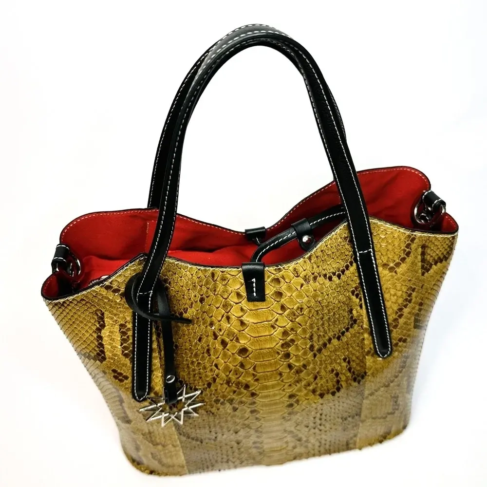 Сумка из натурального питона бежево-песочного цвета