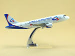 Модель самолета Airbus A319 (М1:100, Ural Airlines)
