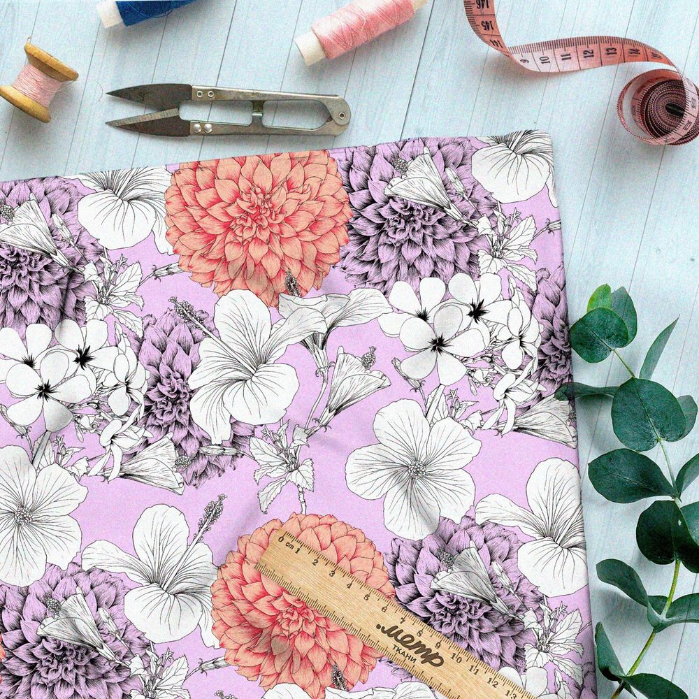 Ткань оксфорд 210 белые петуньи и коралловые хризантемы на розовом фоне