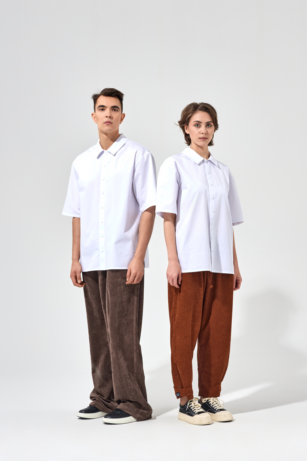 Рубашка унисекс с отложным воротником белая, короткий рукав