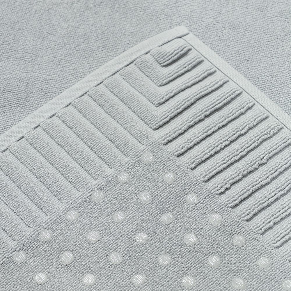 Коврик для ванной с фактурным бортиком светло-серого цвета из коллекции Essential, 50x80 см