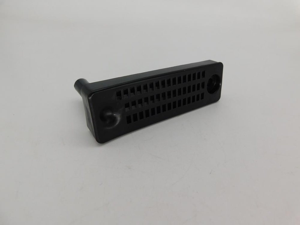 Решетка водозаборника левая Suzuki DF40A DF50A DF60 DF70 DF90 DF100 DF115 DF140 17631-90J00-000