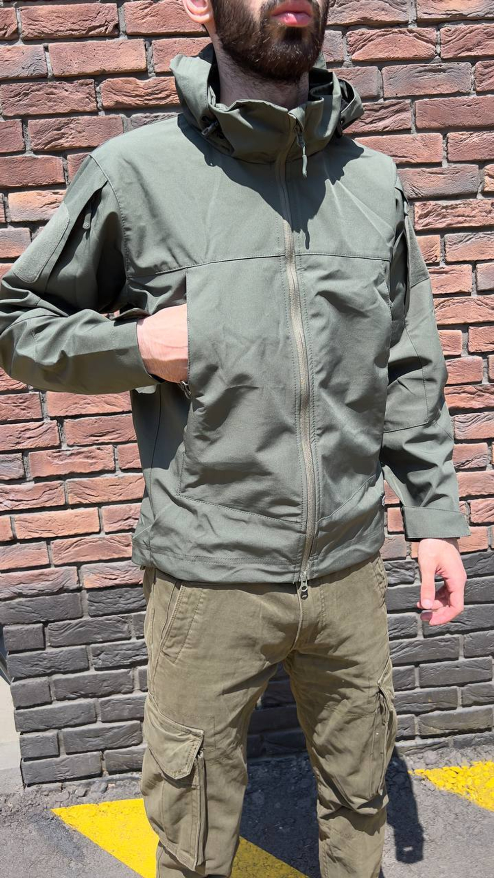 Куртка олива со скрытым капюшоном