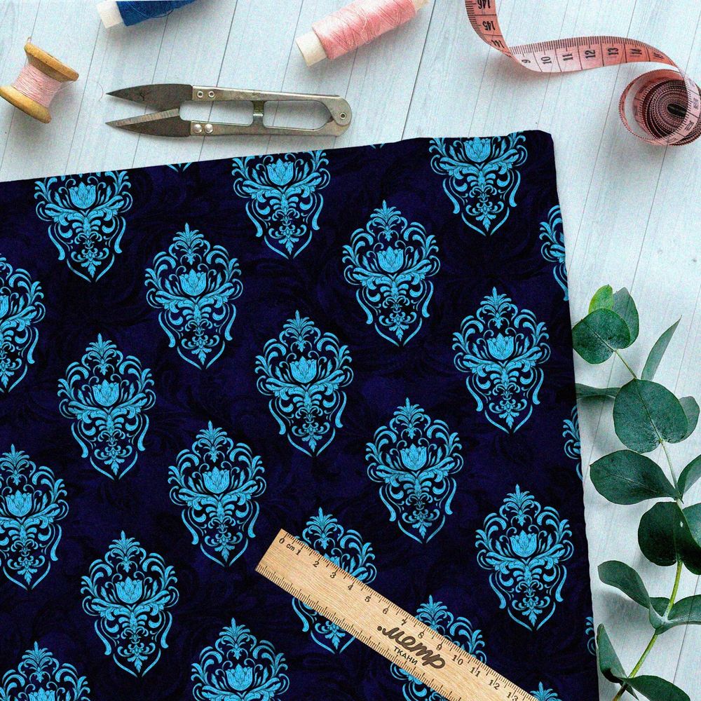 Ткань габардин симметричный голубой узор на синем фоне