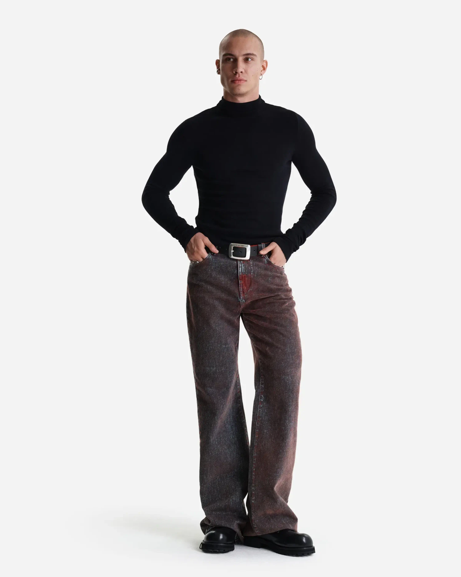 Джинсы клеш с бархатным покрытием